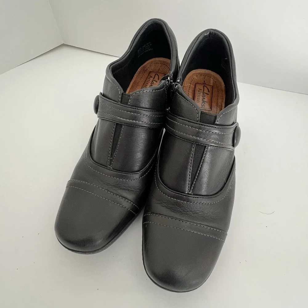 Clarks Artisan Active Air Women's Black Leather Booties Side Zip Size 9.5